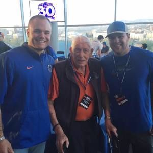 Meet your Posher, Dustin